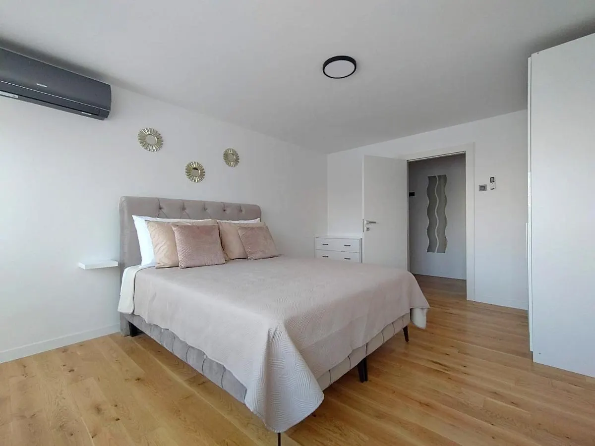 Apartment Marina Задар